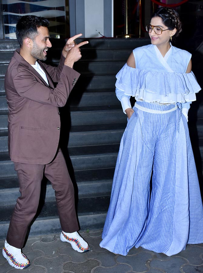 Sonam Kapoor-Anand Ahuja Twin in Black As They Return from Month-Long  Vacation; See Pics - News18